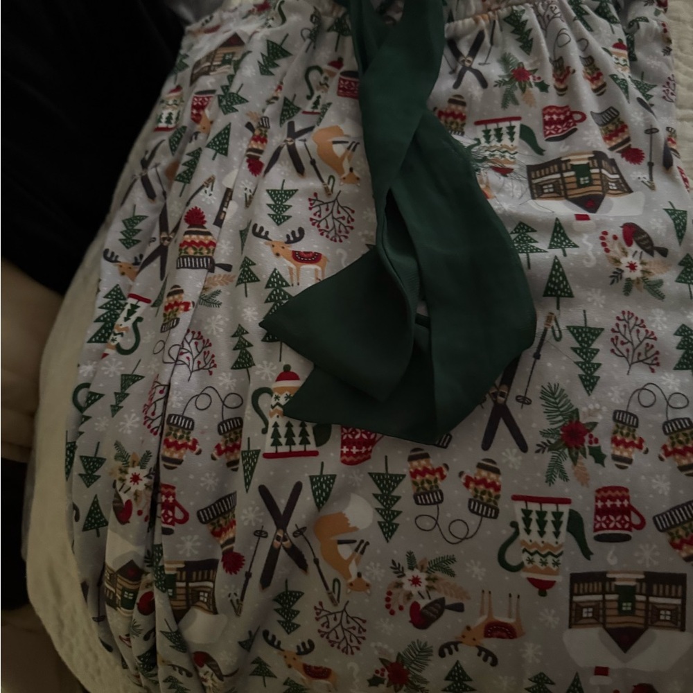 Festive Holiday Print Skirt with Green Bow